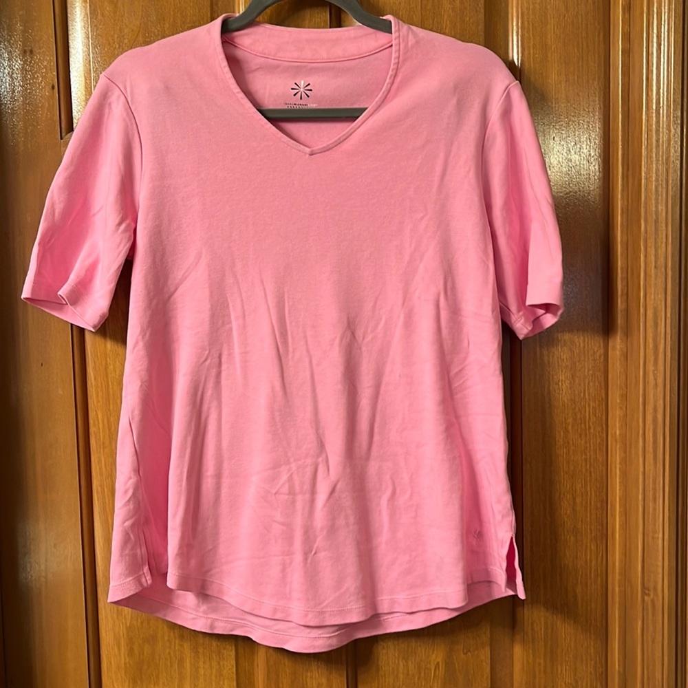 Isaac Mizrahi pink tee!  Great condition!